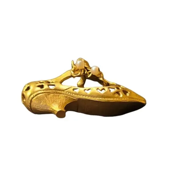 Vintage Shoe Brooch in Antique Gold - Picture 3 of 5